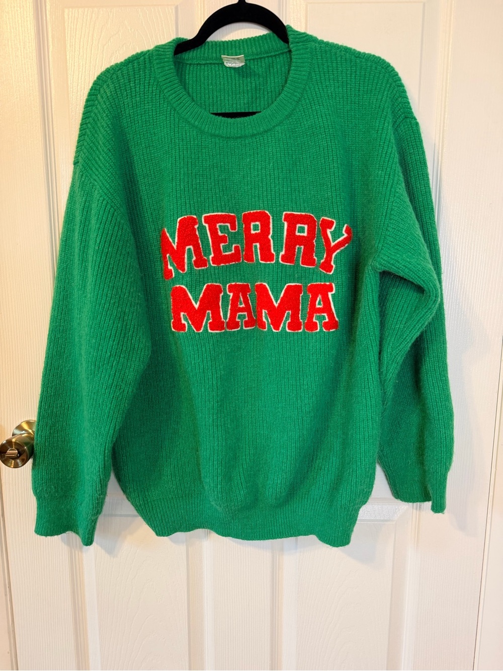 Green 'Merry Mama' Crewneck Sweater - Festive Holiday Pullover